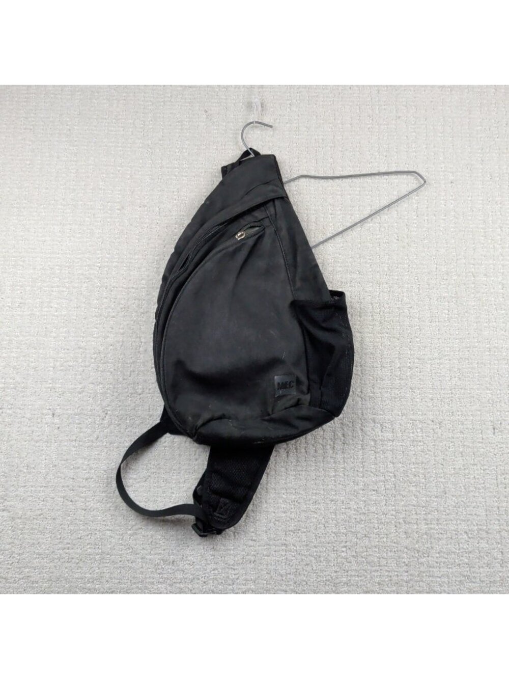 MEC Mountain Equipment Coop Pod Sling Bag Backpack Crossbody Black Padded Hike